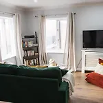 Sienna Haven 2 Bed 1 Bath - Netflix - Free Parking